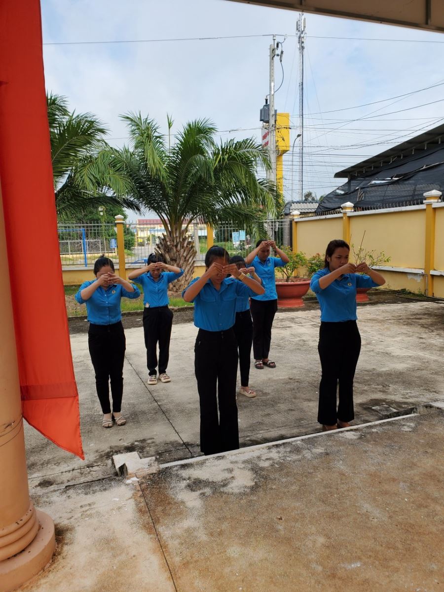 HÌnh ảnh viếng bia tưởng niệm nhân kỷ niệm 77 năm ngày Thương binh Liệt sĩ