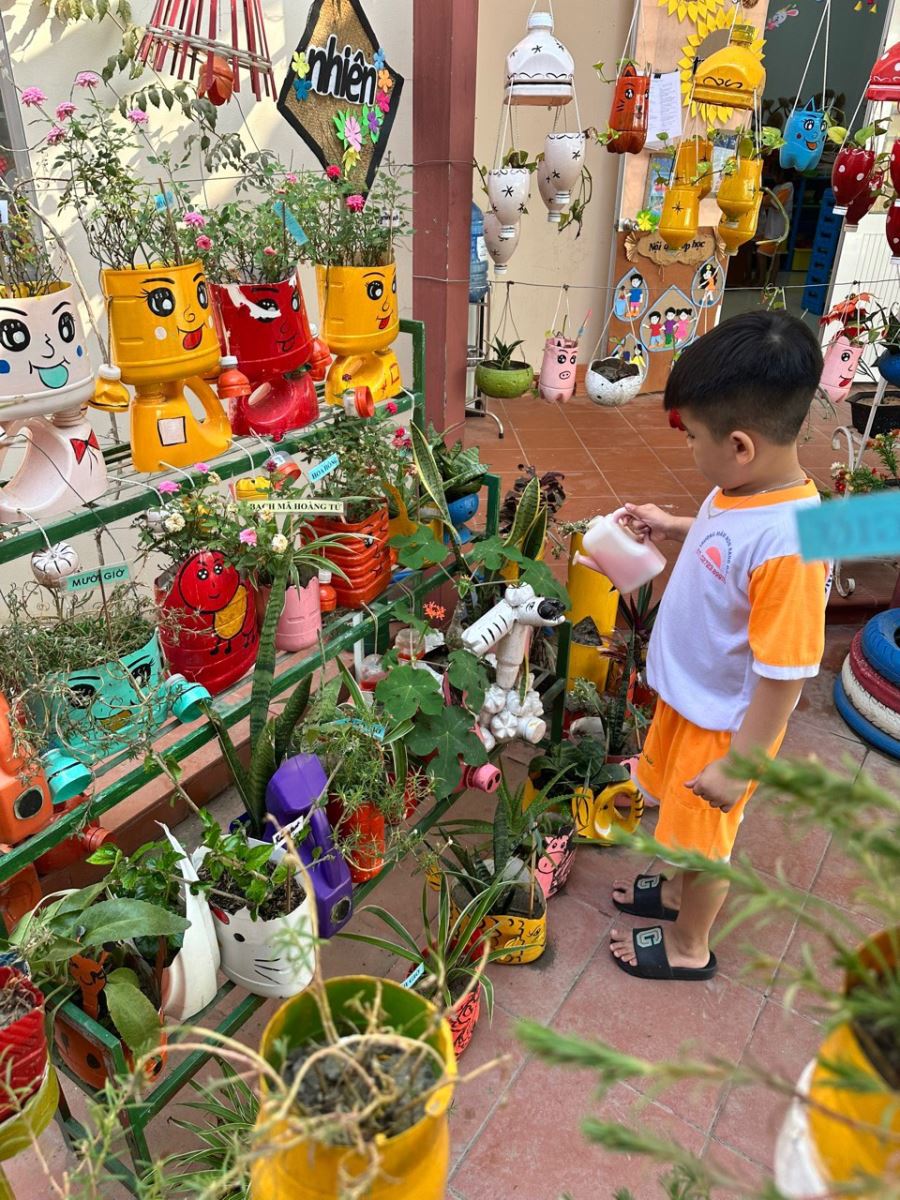 Bé yêu thiên nhên