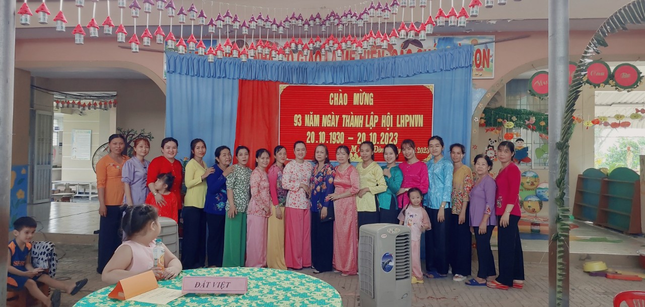 Xây dựng kế hoạch, hướng dẫn tổ chức thực hiện và giám sát, đánh giá việc thực hiện kế hoạch trong trường mầm non
